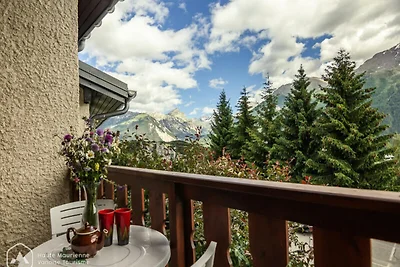 Kleine Chalet-Atmosphäre mit Bergblick.