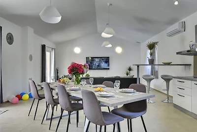 Eingeschossige Villa mit privatem Pool