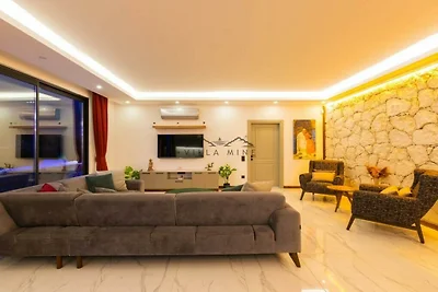 Villa in Kalkan mit Schwimmbecken