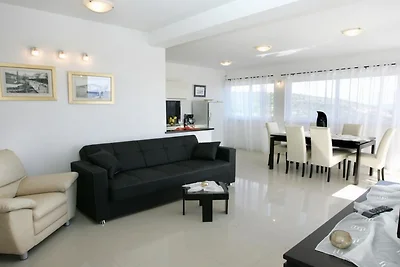 Okrug Gornji Luxurious Escape Villa with Pool...