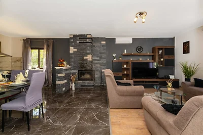 Ferienhaus in Krkovic mit großem Swimmingpool