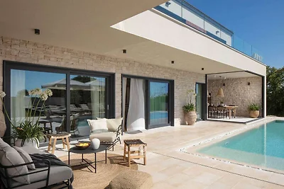 Luxusvilla mit beheiztem Infinity-Pool und...