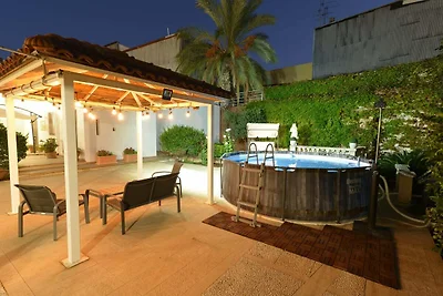 Casa vacanze con piscina privata, Floridia