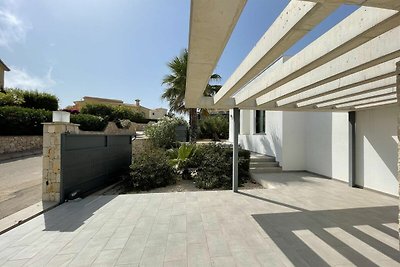 Moderne villa in Cumbre del Sol met zeezicht