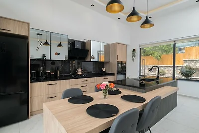 Villa in Kalkan mit Schwimmbecken