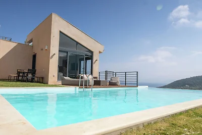 Wunderschöne Villa in Sivota mit Swimmingpool