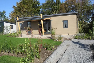Modern chalet met afwasmachine, aan het...