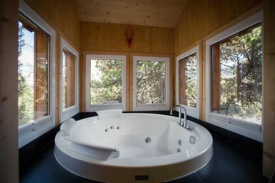 Einladendes Chalet mit Whirlpool im Freien