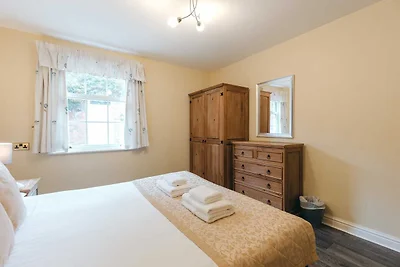 Serene 2-Bedroom Cottage in Dorrington, No...
