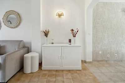 Cazet Cozy - 2BR/6P - Estate with Pool /...