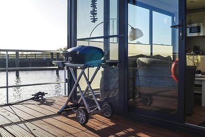 Hausboot Floating House in Ribnitz-Damgarten