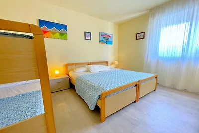 Apartment near Lungomare Trieste for 7