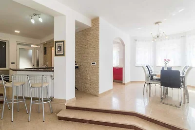 Luxuriöse Villa in Valtura mit privatem Pool