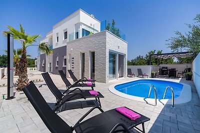 Moderne Villa in Zaton mit Swimmingpool