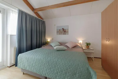 Geräumiges Ferienhaus mit Sauna in Strandnähe
