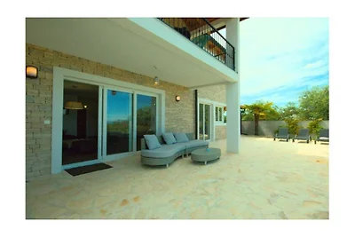 Villa in Rošini mit Schwimmbecken