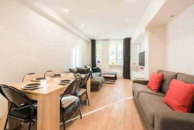 Gerהumiges Apartment mit 2 Zimmern