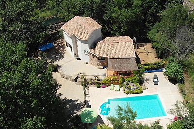 Vintage-Villa in Saint-Brès mit Swimmingpool