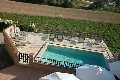 Historisches Cottage mit Swimmingpool in Kata...