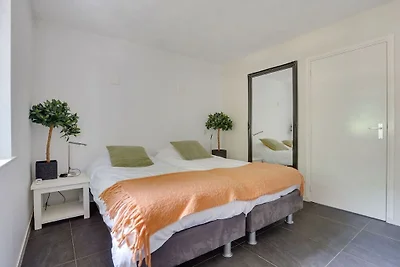 Casa di design con camino a Bedafse Bergen