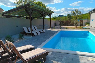 Villa moderna con piscina privata vicino