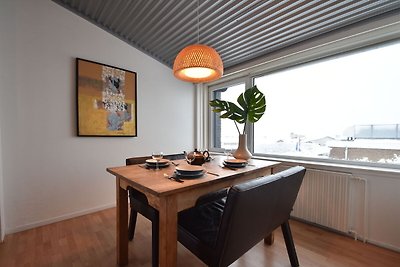 Modernes Ferienhaus mit Terrasse in Bergen aa...