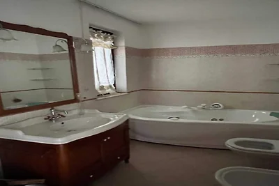 Elegante Villa mit Whirlpool und Aussicht