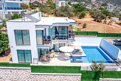 Villa in Kalkan mit Schwimmbecken