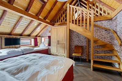 Freistehendes Haus am Kanal in Friesland