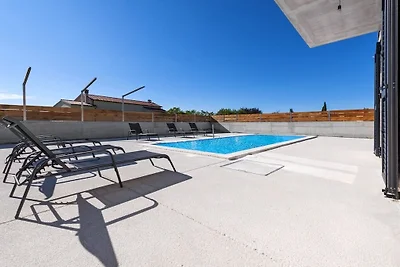 Villa in Kanfanar mit Schwimmbecken