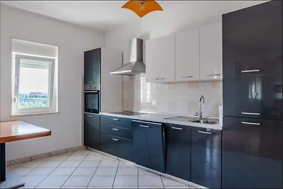 Villa in Vrsi met zwembad bij zandstrand