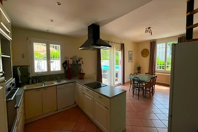 Villa in St Denis mit Pool und Pyrenäenblick