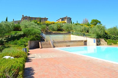 Ferienwohnung im Dorf Asciano mit 2 Pools in ...
