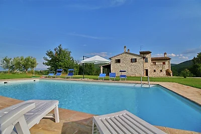 Magnifica villa con piscina a Torri