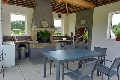 Schönes Ferienhaus in Epiniac mit Garten