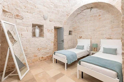 Steinhaus in Locorotondo mit unterirdischem P...