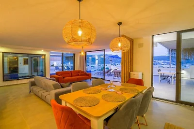 Villa in Kalkan mit Schwimmbecken