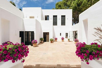 Villa con vista sulla campagna e piscina