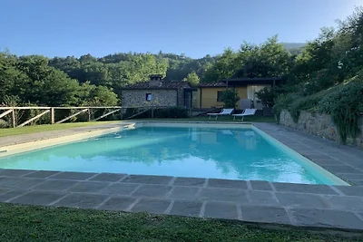 Villa in Pescia met zwembad