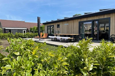 Schönes Chalet am Wasser in Friesland