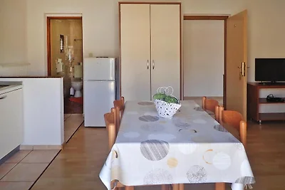 Wohnung im Haus Pink Starigrad Paklenica