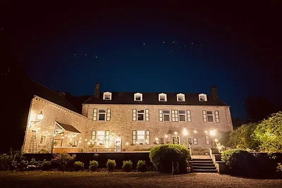 Kasteel in Ferrières met Vijvertuin