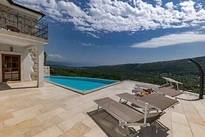 Erstaunliche Villa mit Pool, Wellness und ate...