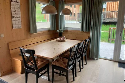 Angenehmes Chalet mit Sauna und Außenjacuzzi