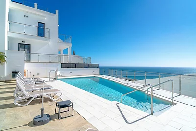 Wohnung in Nerja mit Meerblick & Pool