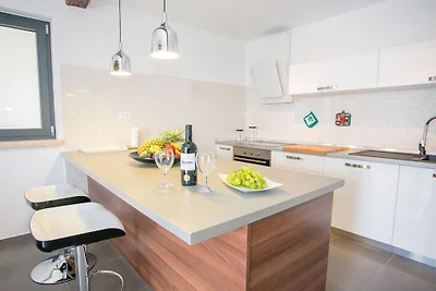 Villa in Tinjan mit Barbecue und Wifi