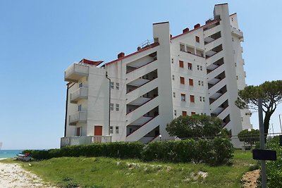 Einladendes Apartment in Marotta mit Veranda