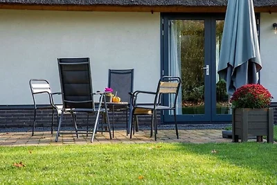 Moderna casa vacanze con giardino ad...