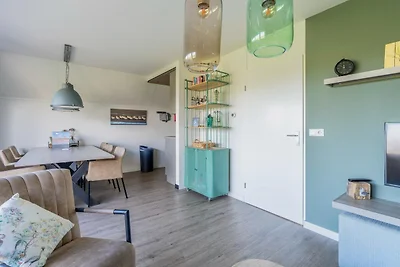 Smaakvol en modern ingerichte 6 persoons...