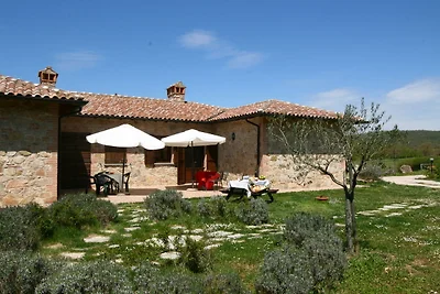 Grazioso agriturismo con piscina in Umbria